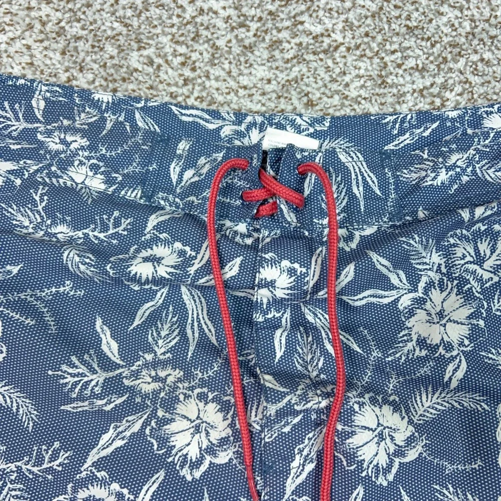 Vineyard Vines Swim Shorts Mens 38 Blue White Floral Board Trunks Beach Swim